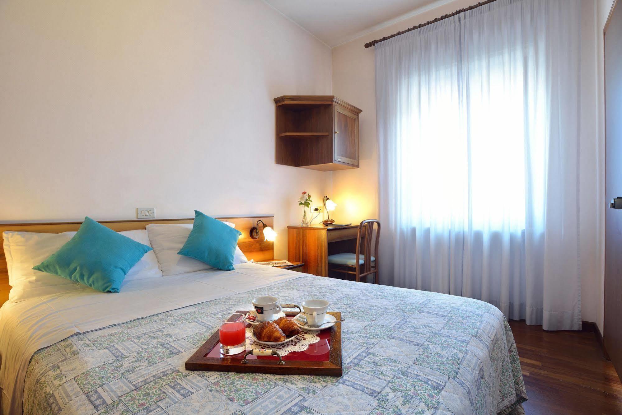 Hotel Ristorante Dante Torgiano Dış mekan fotoğraf